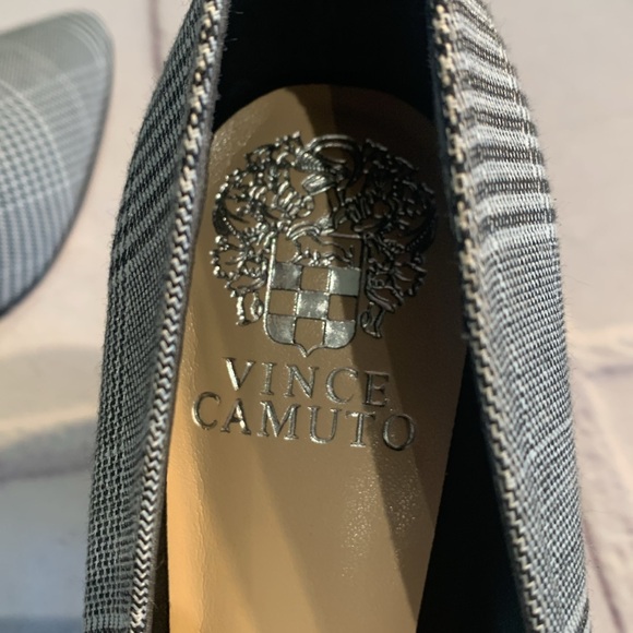 Vince Camuto heels - Picture 5 of 9